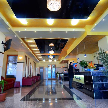 Hotel Seneca Бая-Маре Экстерьер фото