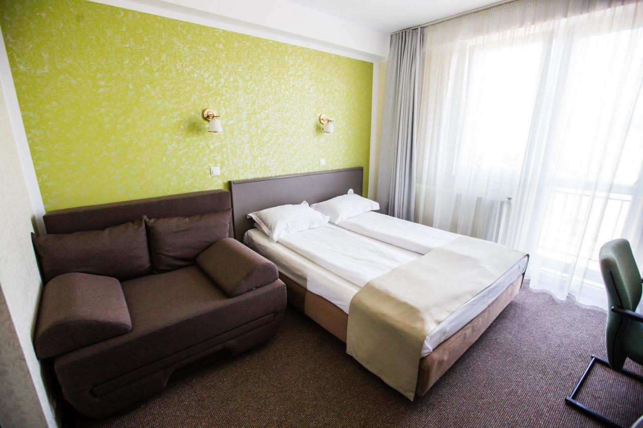 Hotel Seneca Бая-Маре Экстерьер фото