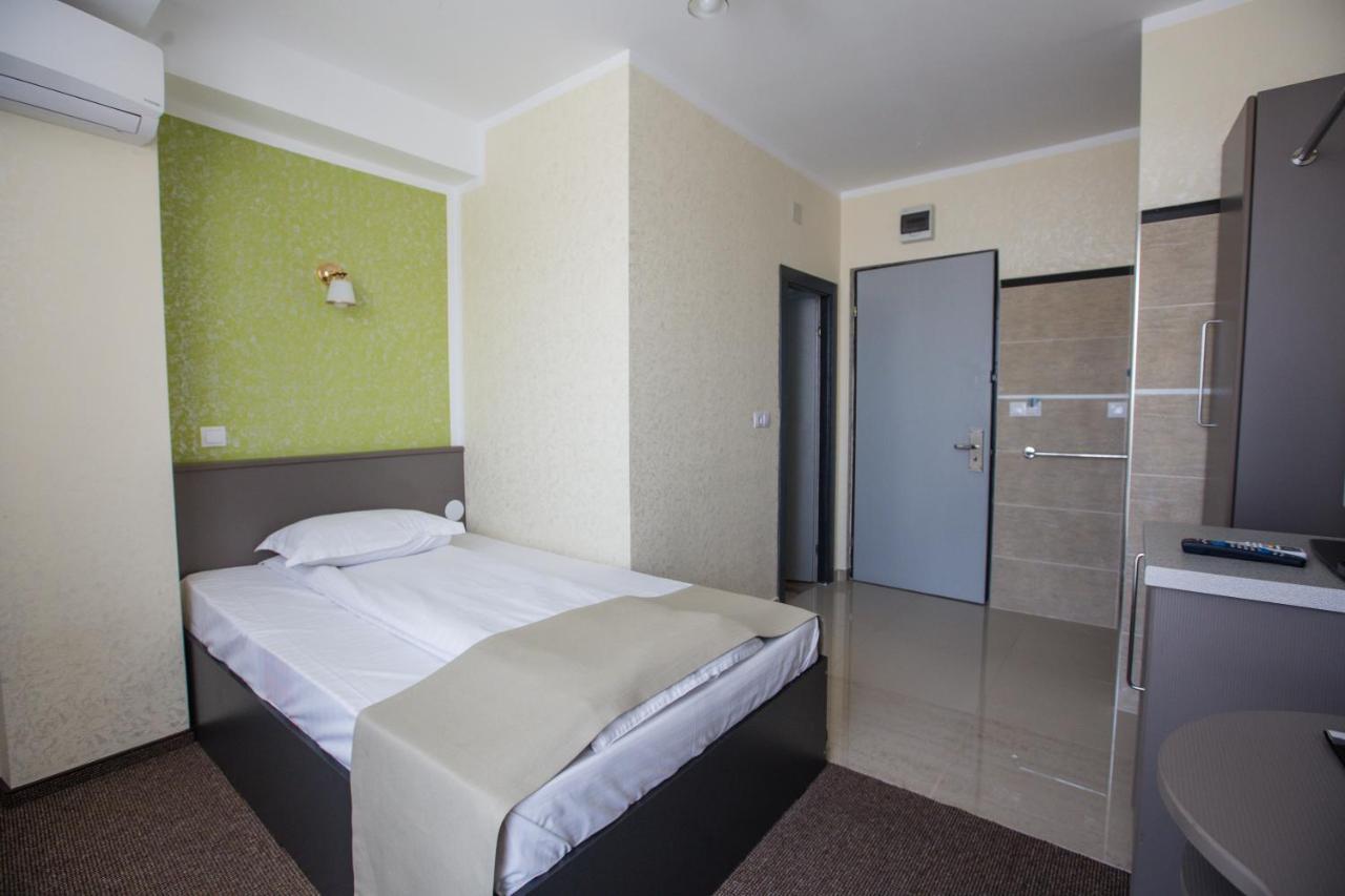 Hotel Seneca Бая-Маре Экстерьер фото