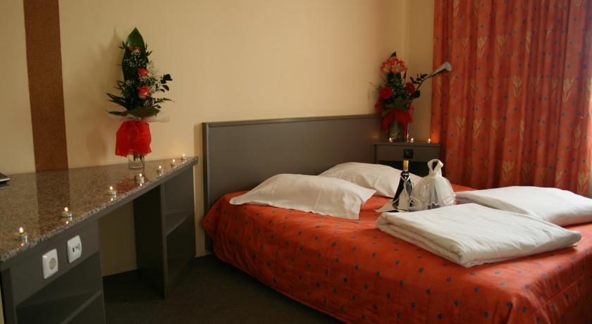 Hotel Seneca Бая-Маре Экстерьер фото