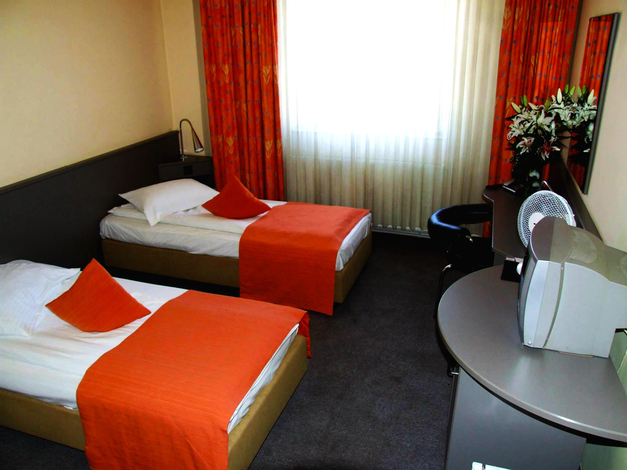 Hotel Seneca Бая-Маре Экстерьер фото