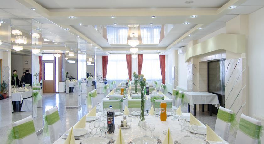 Hotel Seneca Бая-Маре Экстерьер фото
