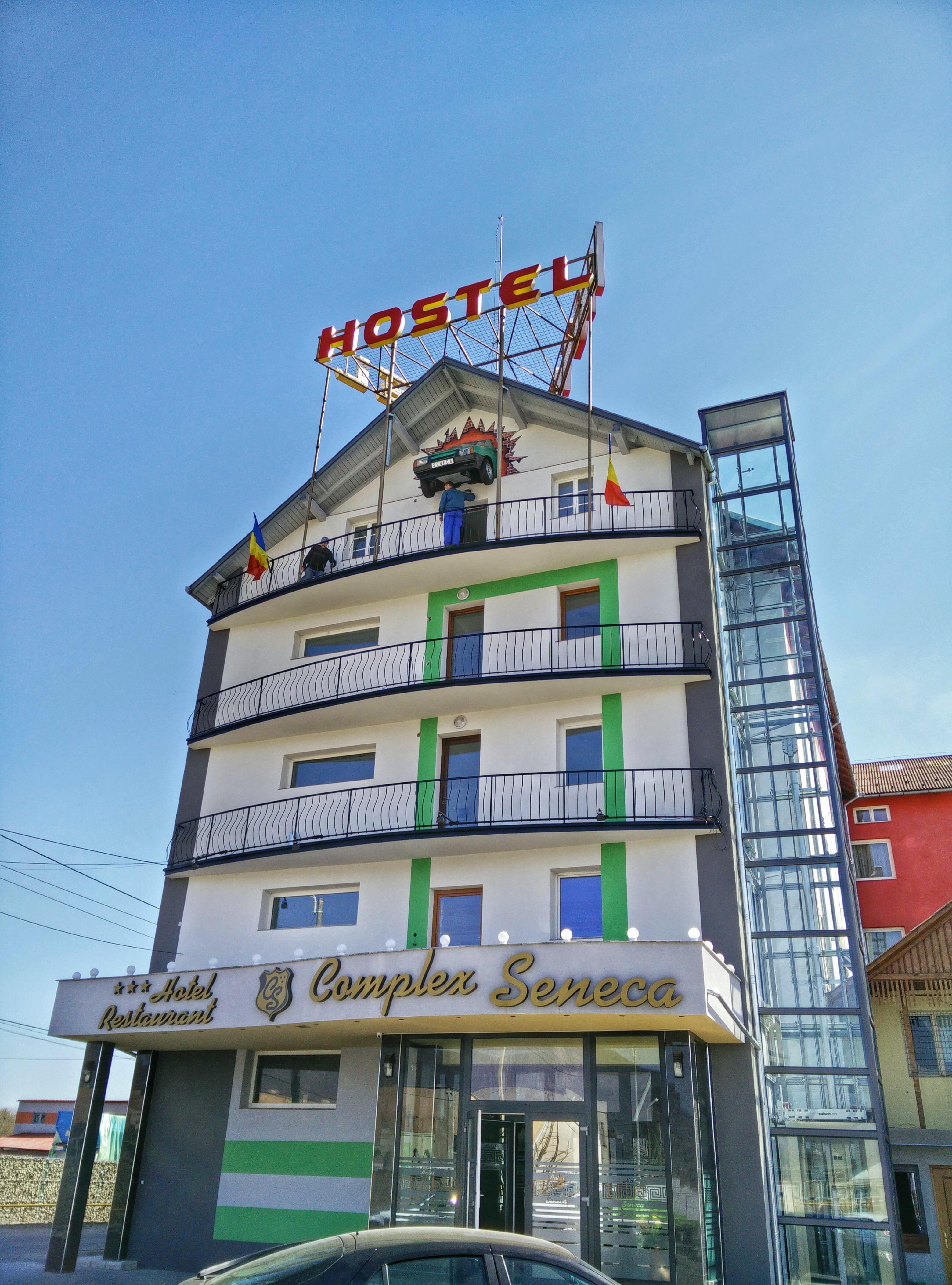 Hotel Seneca Бая-Маре Экстерьер фото