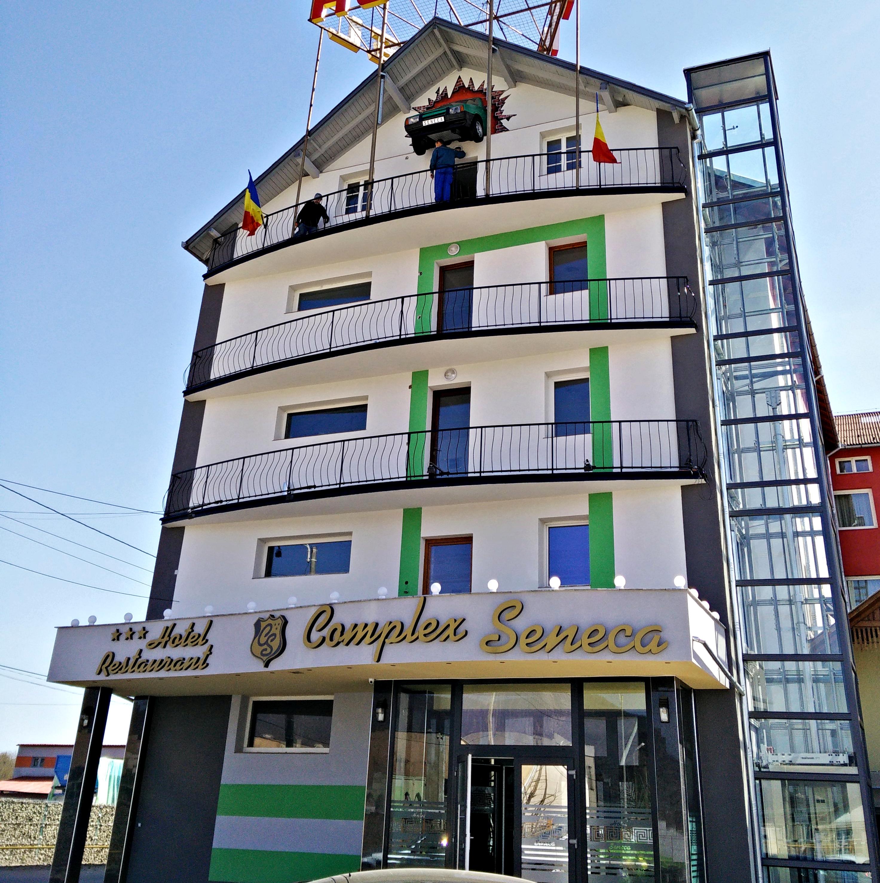 Hotel Seneca Бая-Маре Экстерьер фото