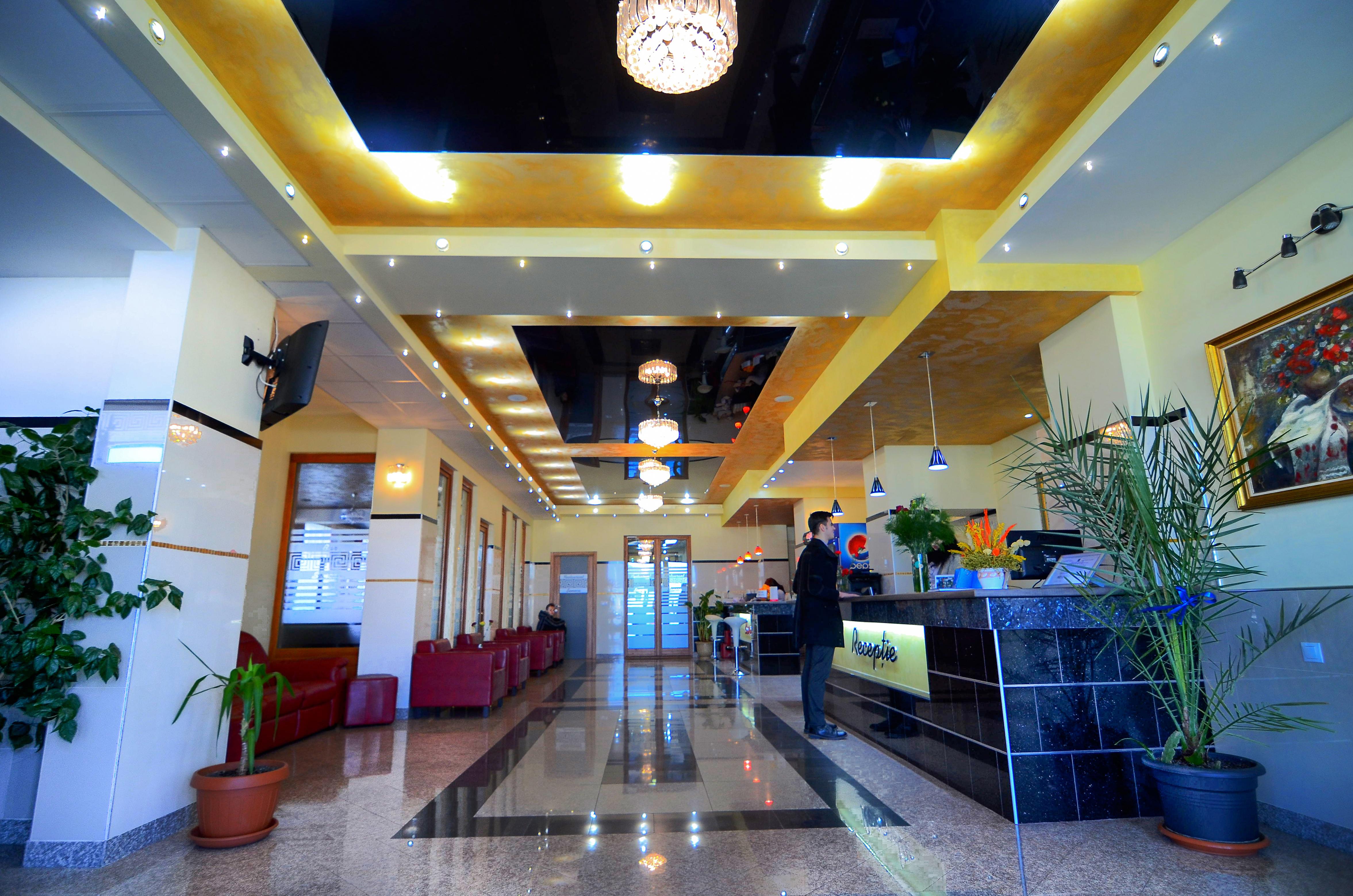 Hotel Seneca Бая-Маре Экстерьер фото