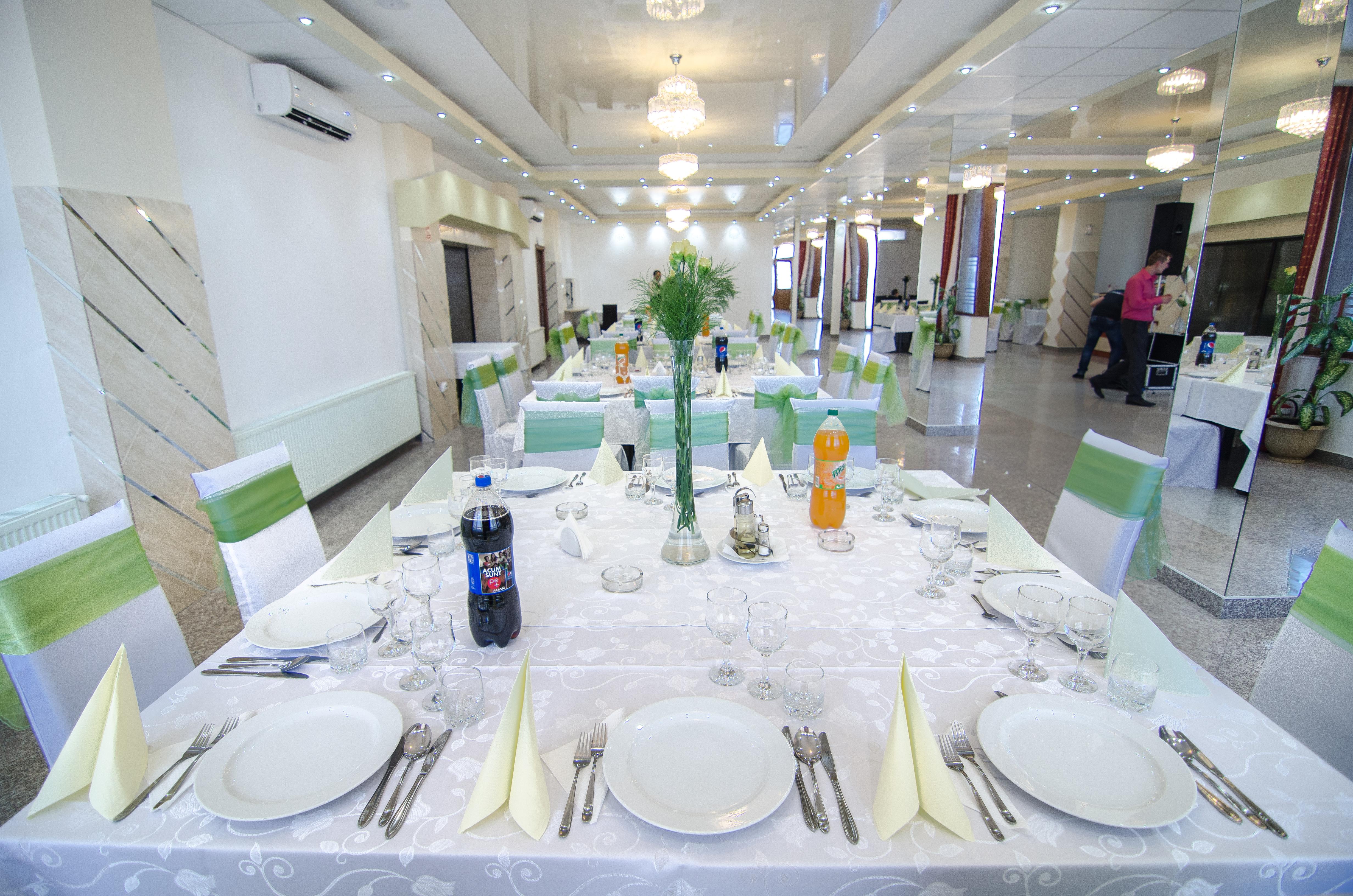 Hotel Seneca Бая-Маре Экстерьер фото