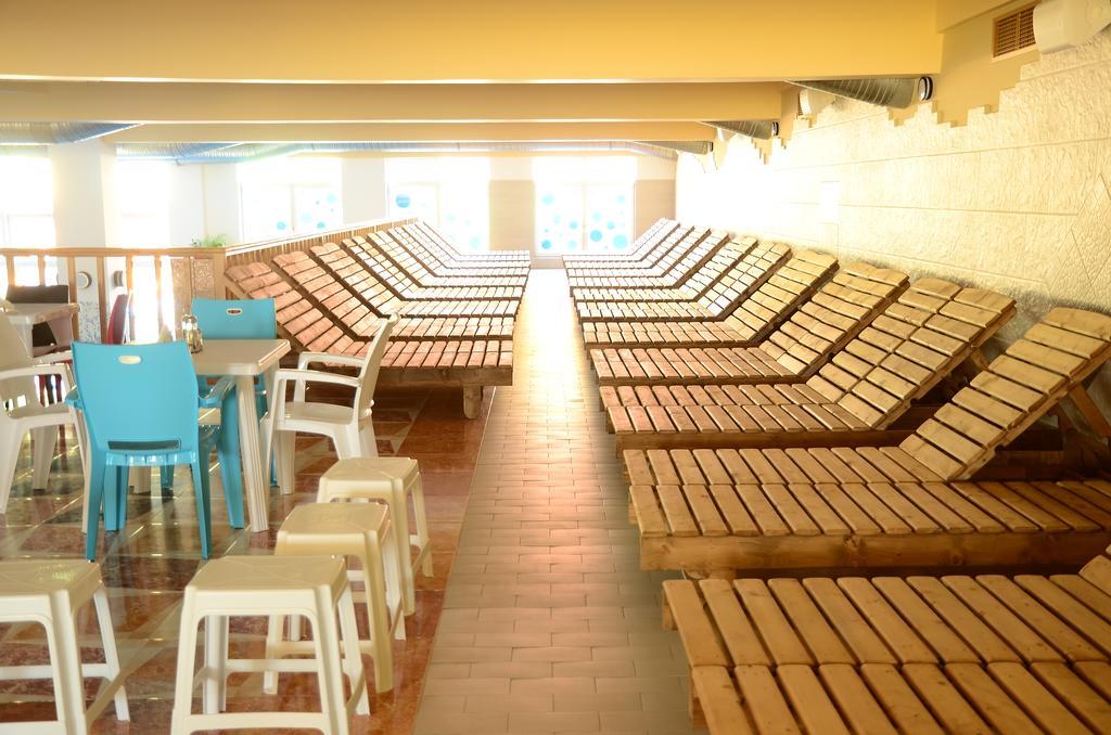 Hotel Seneca Бая-Маре Экстерьер фото