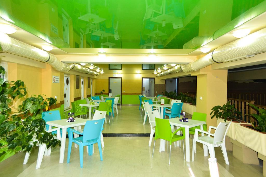 Hotel Seneca Бая-Маре Экстерьер фото