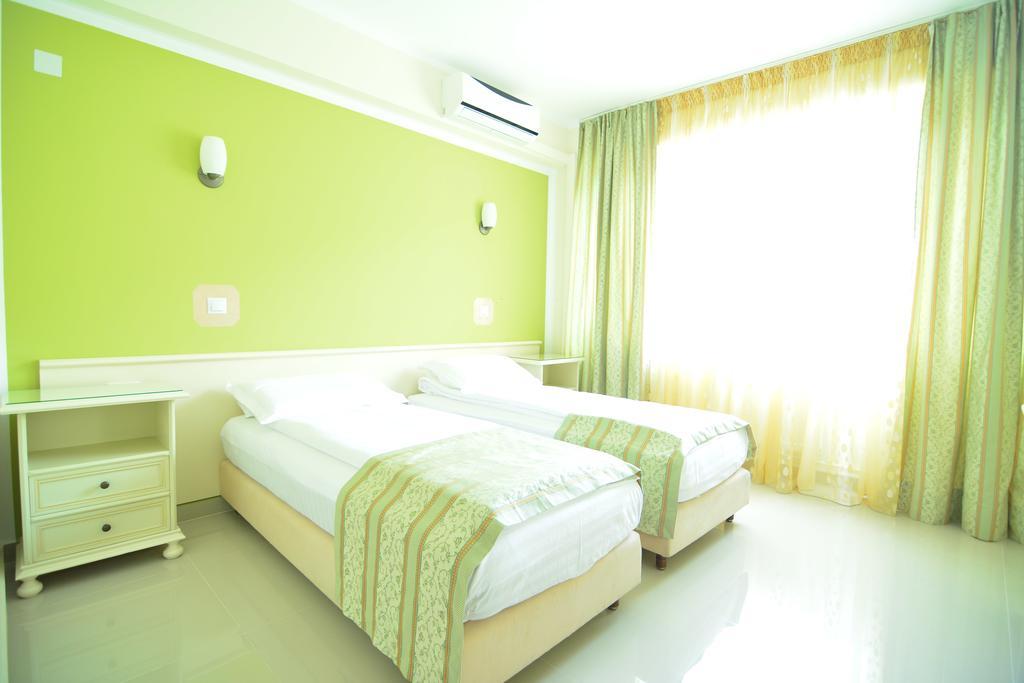 Hotel Seneca Бая-Маре Экстерьер фото