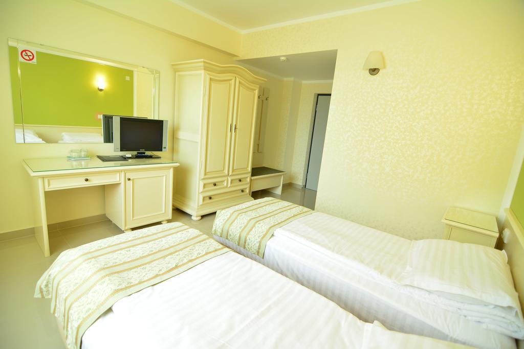 Hotel Seneca Бая-Маре Экстерьер фото