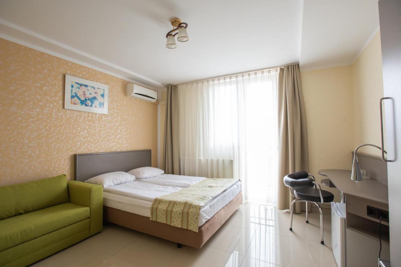 Hotel Seneca Бая-Маре Экстерьер фото